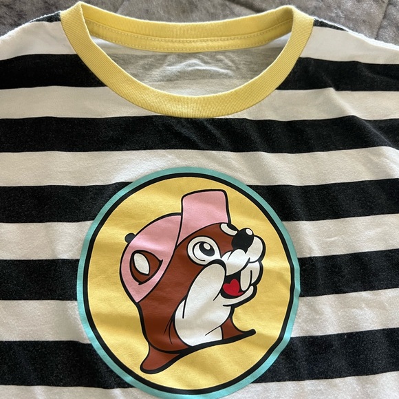 Buc-ee’s Kids Large Stripped Block Logo Tee - Picture 6 of 6
